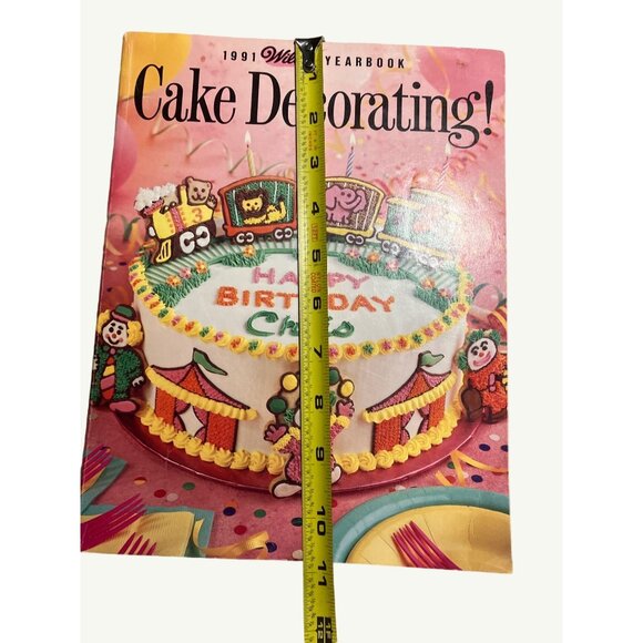 1991 Wilton Cake Decorating Yearbook - Picture 9 of 10